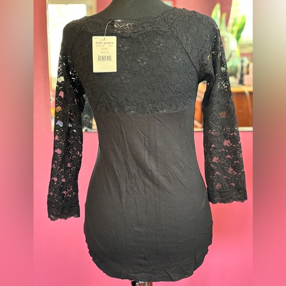 NWT Free People Black Lace Sleeved Top Lace Detail Front/Back/Sleeves Womens M - Picture 2 of 4